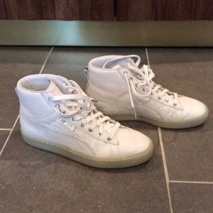 7.5 White Leather Puma High Tops